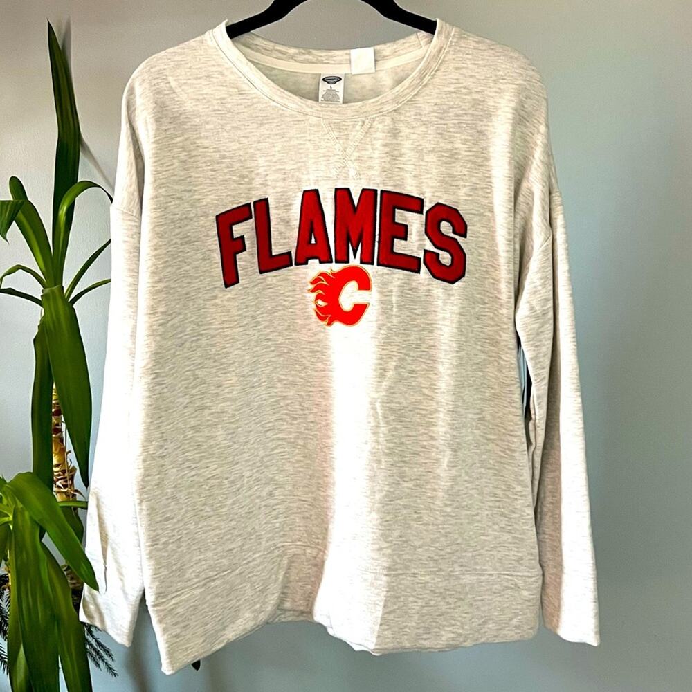 Calgary Flames Crewneck sweatshirt, NHL, soft, chenille embroidered logo Lg NEW